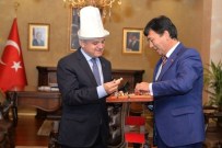 İŞ GÖRÜŞMESİ - Kırgızistan'ın Ankara Büyükelçisi Dzhunusov, Vali Çakacak'ı Ziyaret Etti