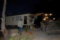 MAVIKENT - Kumluca'da Kaçak Yapıya Yıkım