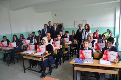 Tercan Anadolu Lisesi Öğrencilerine Tabletleri Dağıtıldı