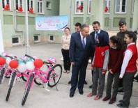 ALI FIDAN - Aydınpınar İlkokulunda Bisiklet Dağıttılar