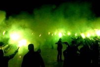 FANATİK TARAFTAR - Bodrumlu taraftar geceyi gündüze çevirdi