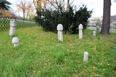 Budin Kalesinde'ki Osmanlı Mezarlarının İçler Acısı Hali