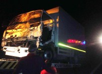 TRAFİK MÜDÜRLÜĞÜ - Kamyonet İle Traktör Çarpıştı Açıklaması 1 Yaralı