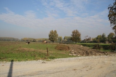 Karaçalılık Mahallesine Yeni Yol Ve Mezarlık Yapım Çalışması Başladı