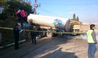 TANKER ŞOFÖRÜ - Sinop'ta Kaza Açıklaması 1 Ölü, 1 Yaralı