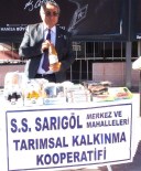 KIRMIZI ÜZÜM - TEK Başına Sergi Açan Başkan Ürünlerini Tanıttı