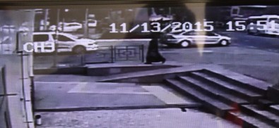 Banka Soyguncusu Güvenlik Kamerasına Yakalandı