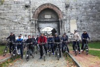 FATİH BELEDİYESİ - Başkan Demir Ve Kurmayları Tarihi Yarımadayı Bisikletle Turladı