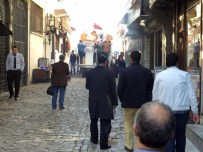 SÜLEYMAN NAZIF - Gece-Gündüz Göçüyorlar