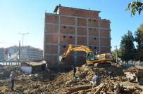 YIKIM ÇALIŞMALARI - Orhan Acar Binasının Yıkım Çalışmaları Başladı