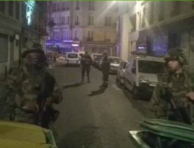 Paris'te asker sokağa indi