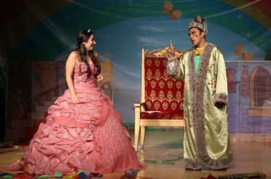 Yenimahalle'den Miniklere Bol Kahkahalı Oyun