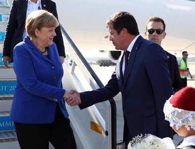 Almanya Başbakanı Merkel Antalya'ya geldi