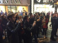 ÇARK CADDESI - Çark Caddesinde Sürpriz Evlenme Teklifi