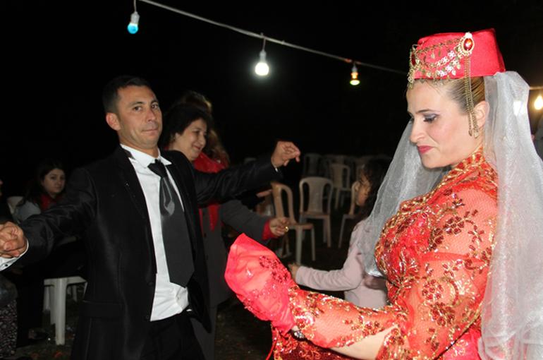 'Şakacı damat' İsmail Üstün ve Dilek Berberler dünya evine girdi