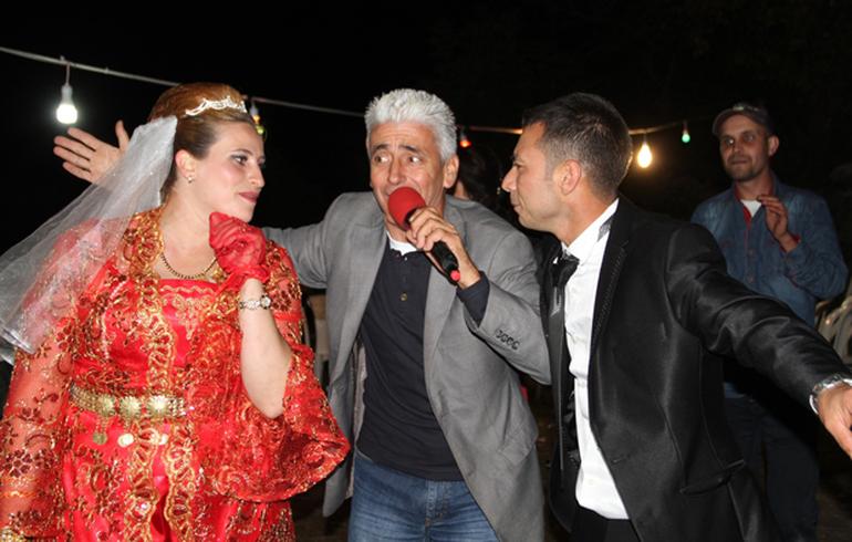 'Şakacı damat' İsmail Üstün ve Dilek Berberler dünya evine girdi