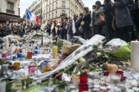 MANUEL VALLS - Avrupa, Paris İçin Saygı Duruşunda