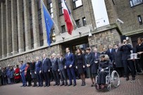 MANUEL VALLS - Avrupa Saygı Duruşunda