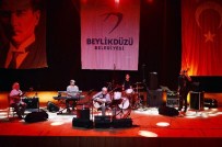 BÜLENT ORTAÇGİL - Bülent Ortaçgil'le Beylikdüzü'nde 70'Ler Rüzgarı Esti