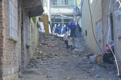 Büyükşehir Belediyesi'nin 51 Kişilik Teknik Ekibi Silvan'a Gitti