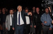 CHP'li başkan 200 kişiyle parti binasını bastı