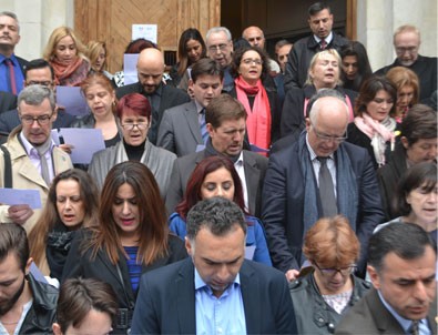 CHP'liler Paris saldırısını protesto etti