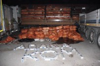 YAKAPıNAR - Gümrüklü İki Tır'dan 500 Bin Paket Kaçak Sigara Çıktı