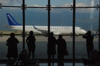 DEVLET HAVA MEYDANLARı İŞLETMELERI - Koca Seyit Havalimanı 300 Bininci Yolcusunu Uğurladı