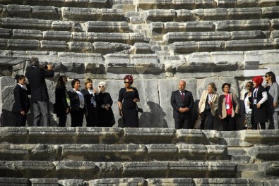 Lider Eşleri Aspendos'u Gezdi, Renkli Görüntüler Ortaya Çıktı