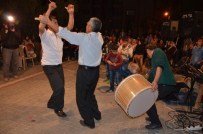 DURASıLLı - Manisalı Gazetecinin Mutlu Günü