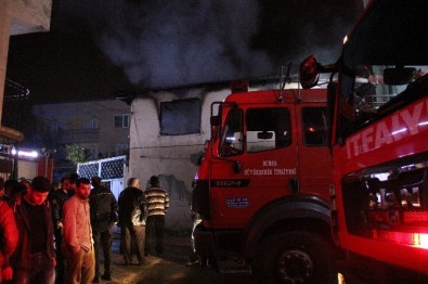 Mülteci Evinde Yangın Çıktı, Çevredeki Evler Boşaltıldı