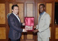 ALI RıZA ÇALıŞıR - Senegalli Doktorlar, Türkiye'de Göz Cerrahisi Eğitimi Aldı