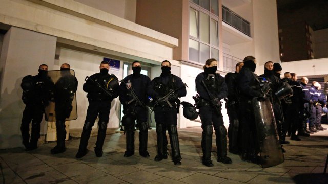 Fransa'da Devletine 'Katil' Diyen Muhalefet Gördünüz Mü?'