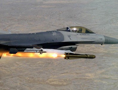 Fransa 15 bin DAEŞ'linin bulunduğu üssü vurdu