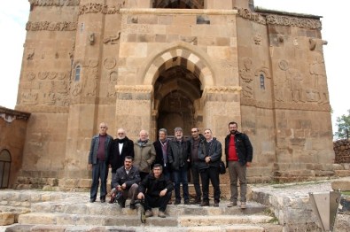 Gazeteciler Akdamar Adası'nı Gezdi