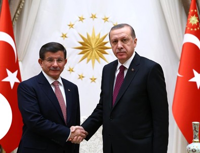 Erdoğan hükümeti kurma görevini Davutoğlu'na verdi