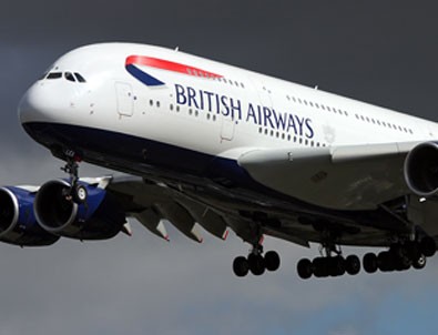 İngiliz uçağı acil iniş yaptı