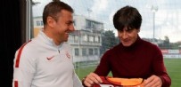 JOACHİM LÖW - Löw: Tartışmak bile mantıksız!