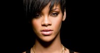 RIHANNA - Rihanna Güzellik İşine Soyundu