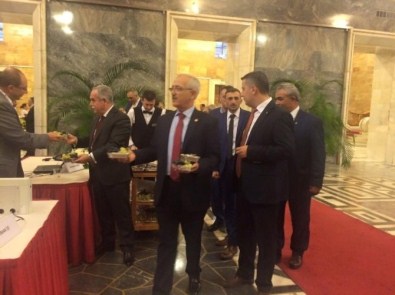 Sarıgöl'ün Sultaniye Üzümleri TBMM'de