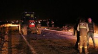 Yol Ortasına Bırakılan Traköre Çarptı Açıklaması 2 Ölü