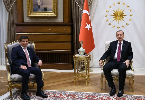Erdoğan hükümeti kurma görevini Davutoğlu'na verdi