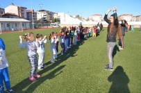 ANAOKULU ÖĞRENCİSİ - Bilecik'te 300 Minik Öğrenci Aynı Anda Spor Yaptı