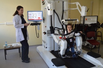 Kayseri Eğitim Ve Araştırma Hastanesi'nde Robotik Yürüme Cihazı Hizmete Girdi