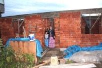 ÖZÜRLÜ ÇOCUKLAR - Yarım Kalan Evleri İçin Yardım Bekliyorlar