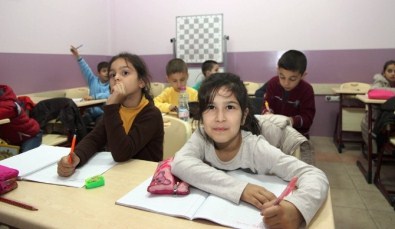 Çocuklar Derste, Veliler Kütüphanede