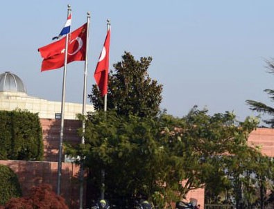 İlk defa yapıldı...  Erdoğan'dan bayrak jesti!
