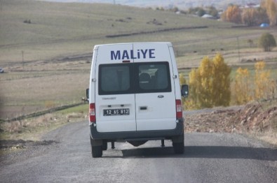 Maliyeciler Göktaşı Yağan Köyü Bastı