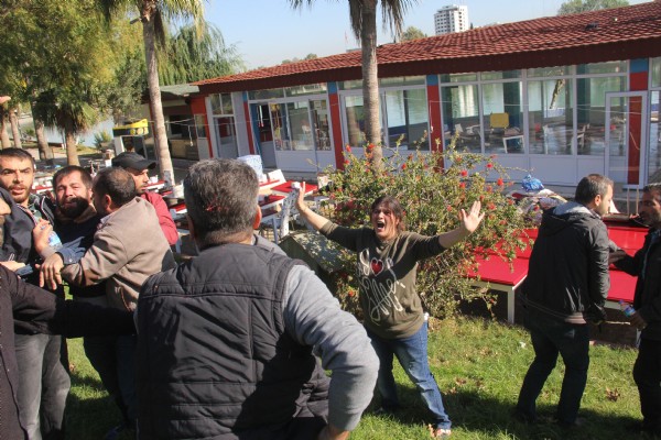 Yıkım ekipleriyle büfe sahibi arasında çatışma çıktı