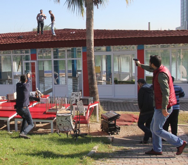 Yıkım ekipleriyle büfe sahibi arasında çatışma çıktı